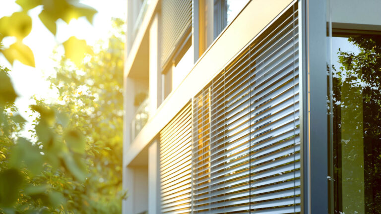 Sommerlicher Wärmeschutz: So bleibt das Haus kühl
